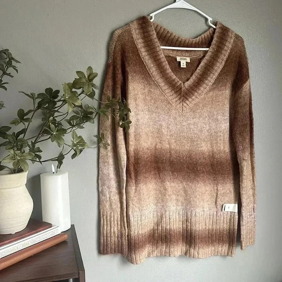 a.n.a Women’s V-Neck Sweater - Picture 3 of 7